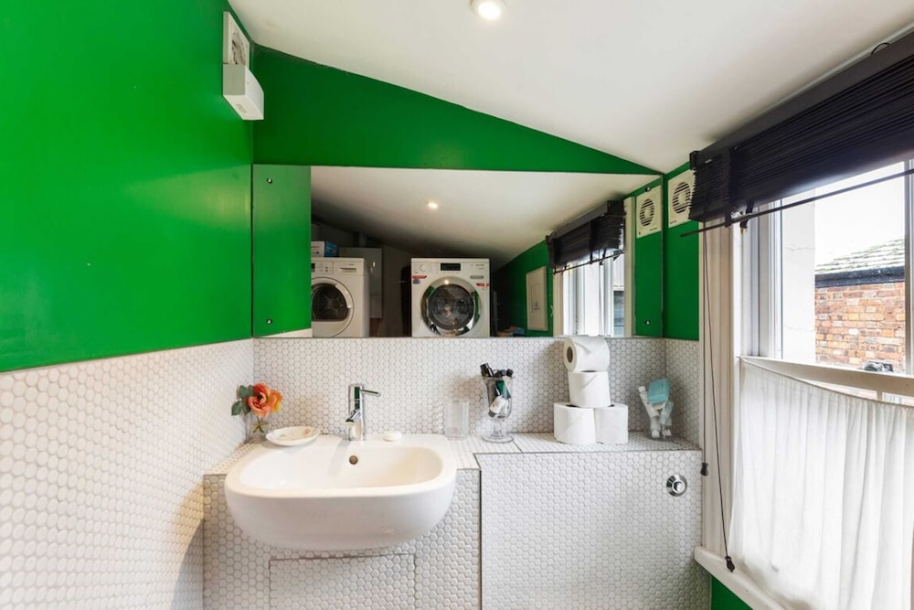 Lovely 4 Bedroom House near Portobello