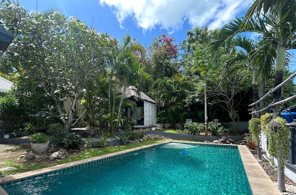2BR Pool Villa Oasis Garden V198