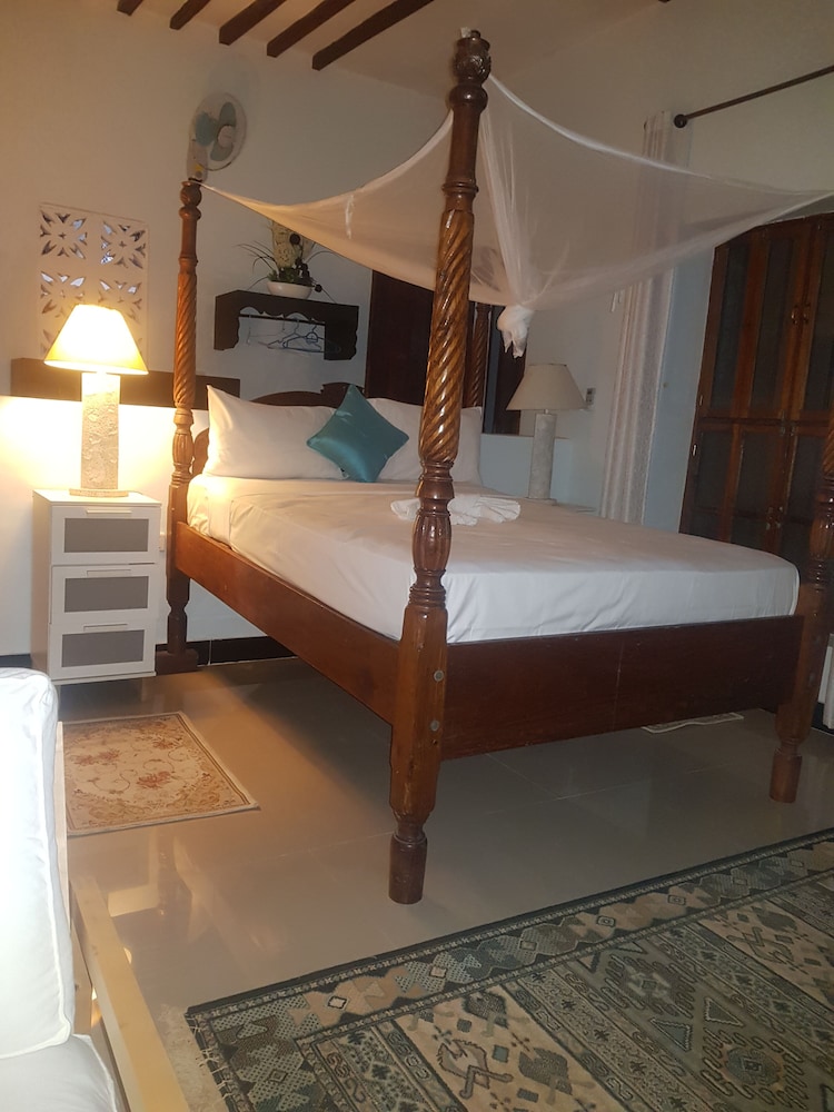 Room in Guest Room - Romantic Room With Access to Beach Ideal for 2 Guests, in Kigomani, Zanzibar view 4