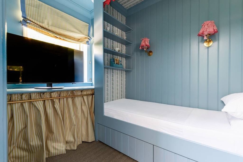 Westbourne Park Road Xvii by Onefinestay