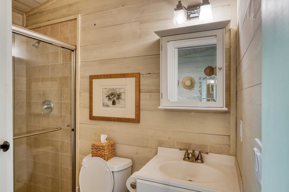 Glen Ellen Escape 5BR Retreat w/ Pool, Hot Tub, Hammocks & Vineyard Views