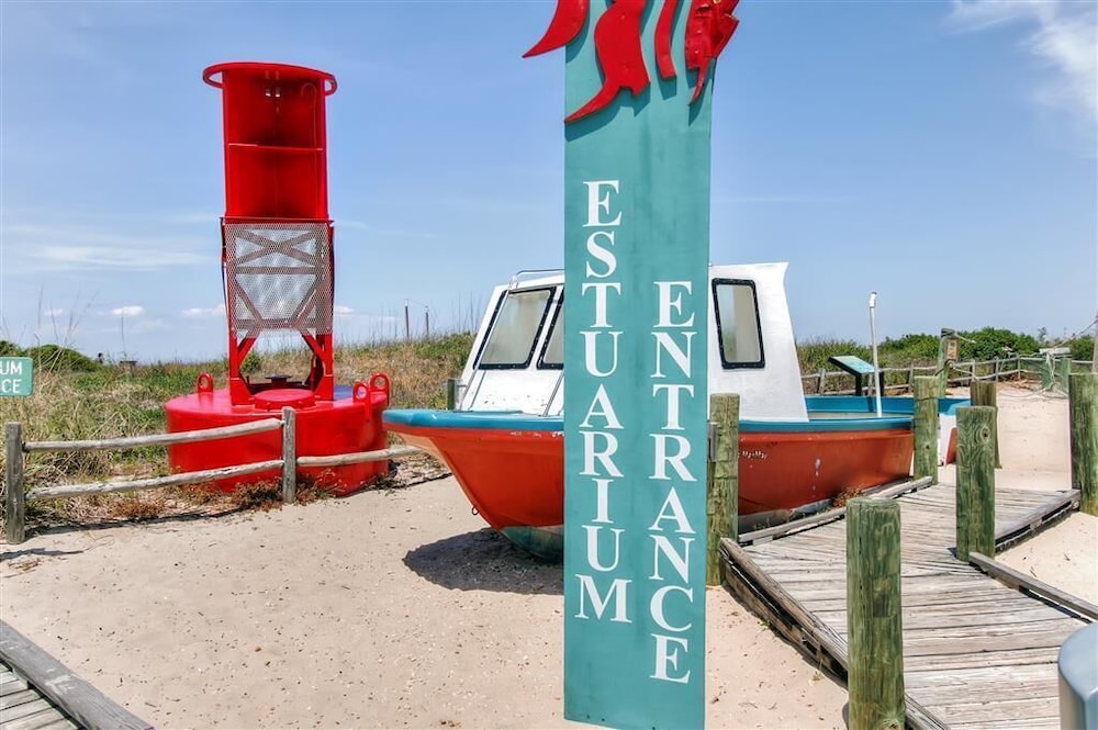 Lovely Dauphin Island Cottage w/ Deck & Gulf Views view 2