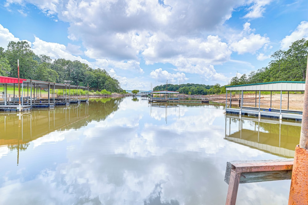 Family Fun! Lake Eufaula Home w/ Wraparound Deck