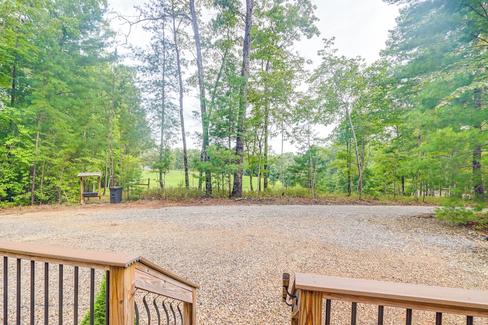 15 Mi to Blue Ridge: Forested Cabin w/ Decks!