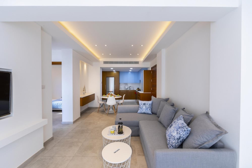 Mackenzie Castella Beachfront Suite