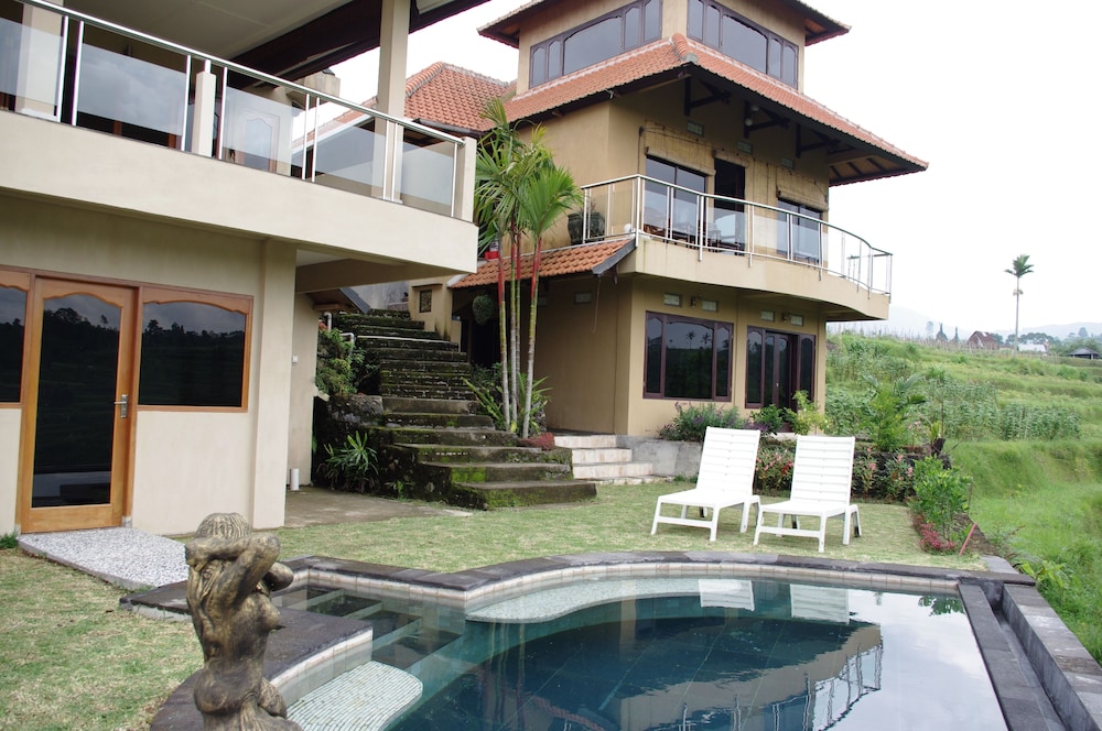 Shangrilah Villas