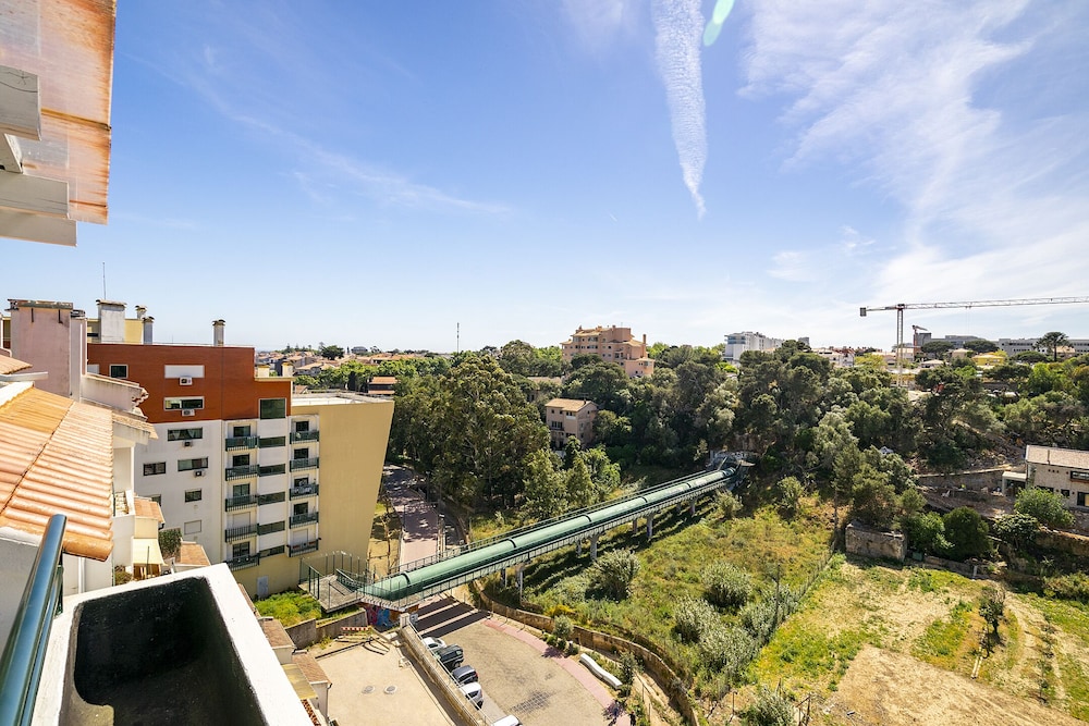 Stylish Sunny Penthouse Near Cascais Center & Greenspace