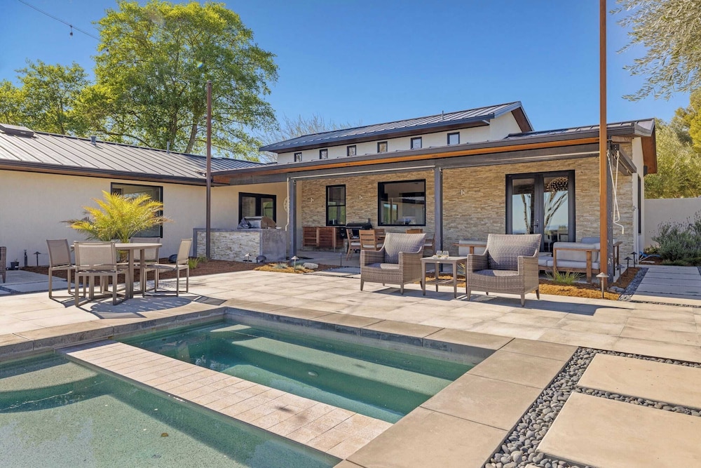 Wine Country Estate w/ Pool, Hot Tub The Residence at Truss Wines by Avantstay