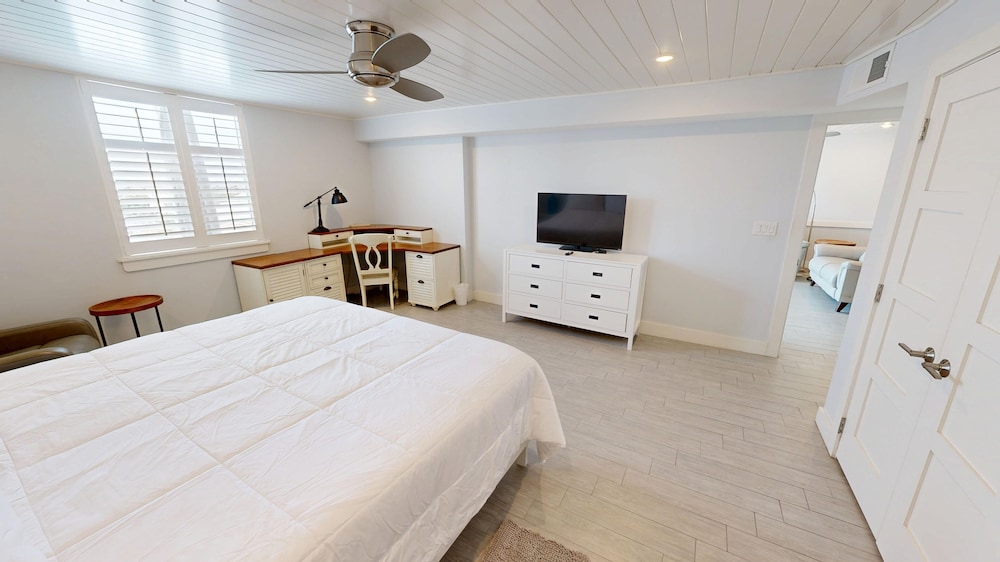 Dolphin Point 604c 2 Bedroom Condo