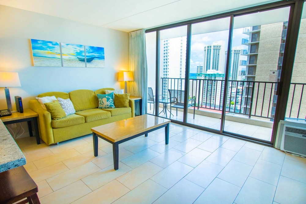 Waikiki Banyan - Ocean View Tower 1 Suite 2210 view 5
