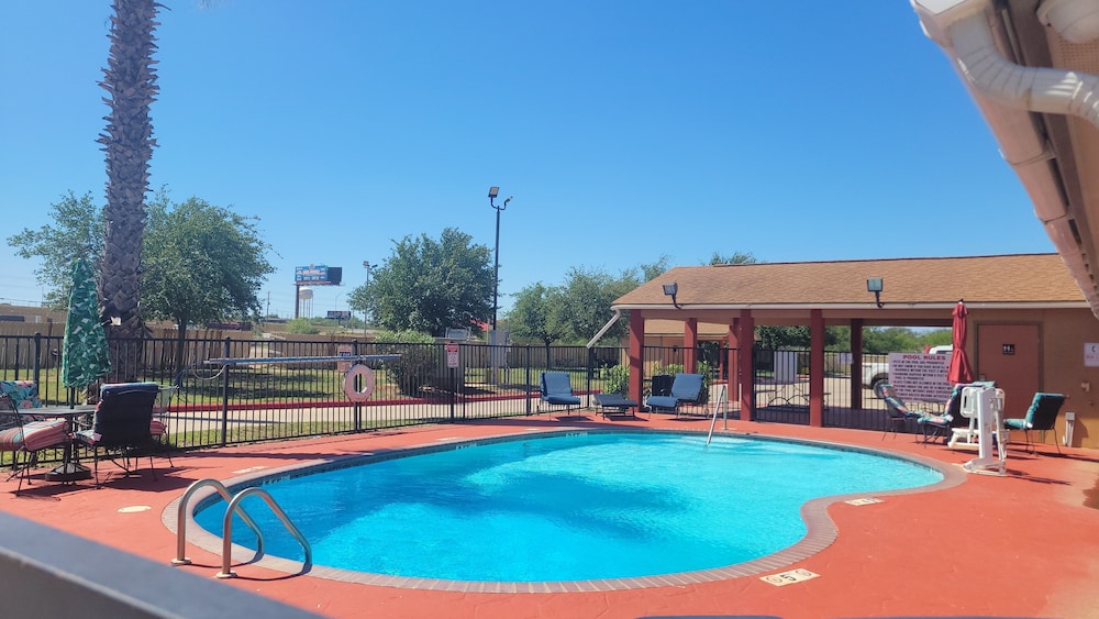 Cotulla Whitten Inn