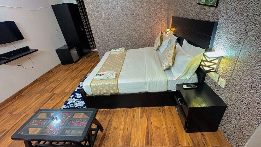 Pearl Suites at Omex Enternity