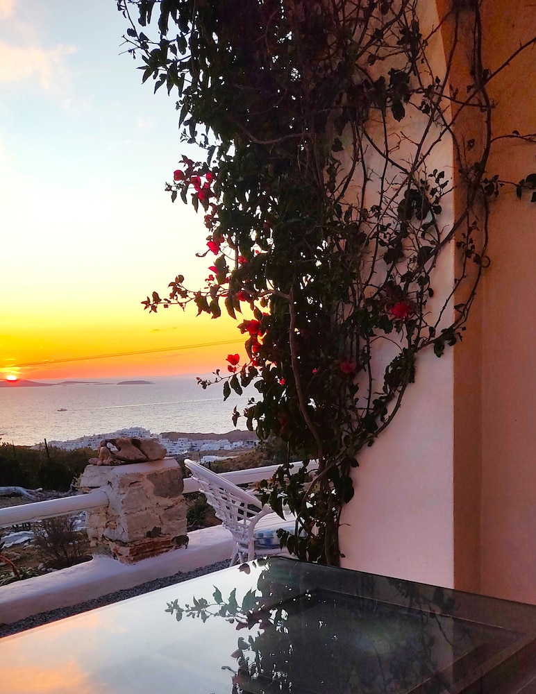Zephyrus Sunset House