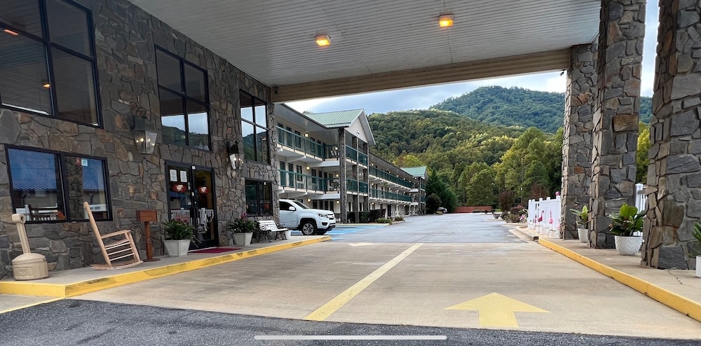 Cherokee Lodge