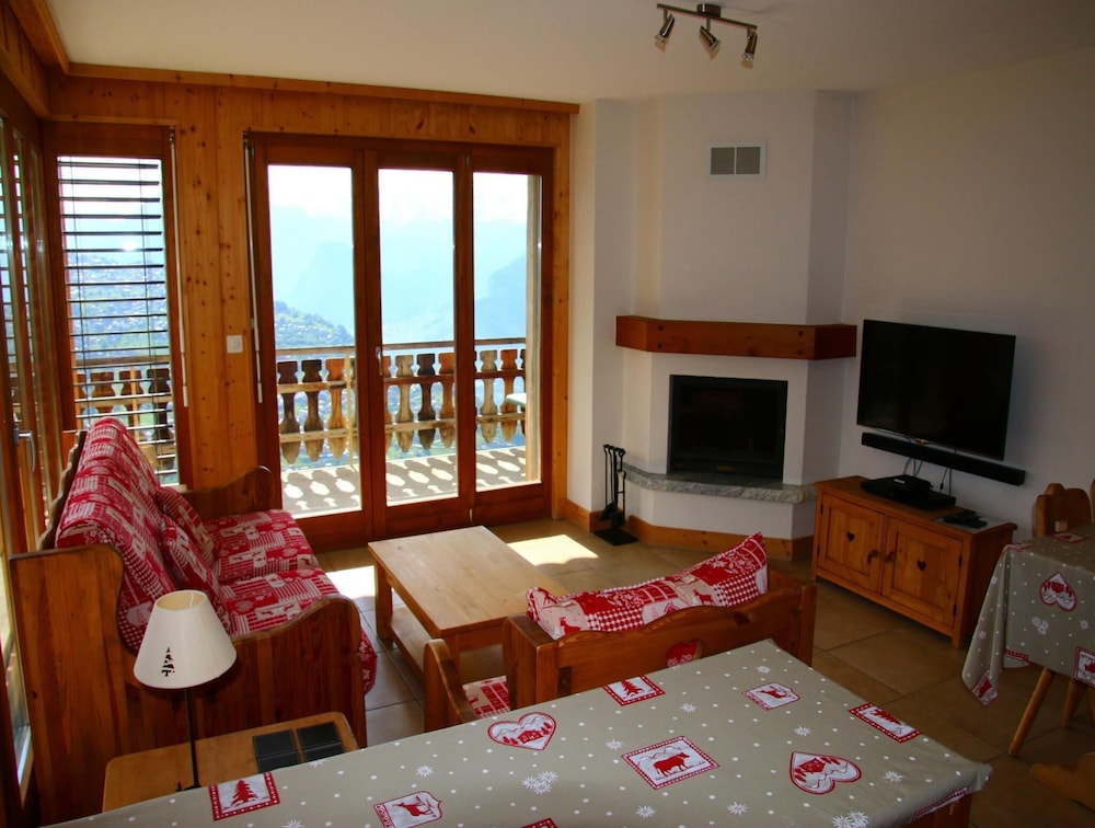 Cozy Apartment With Rhone Valley View