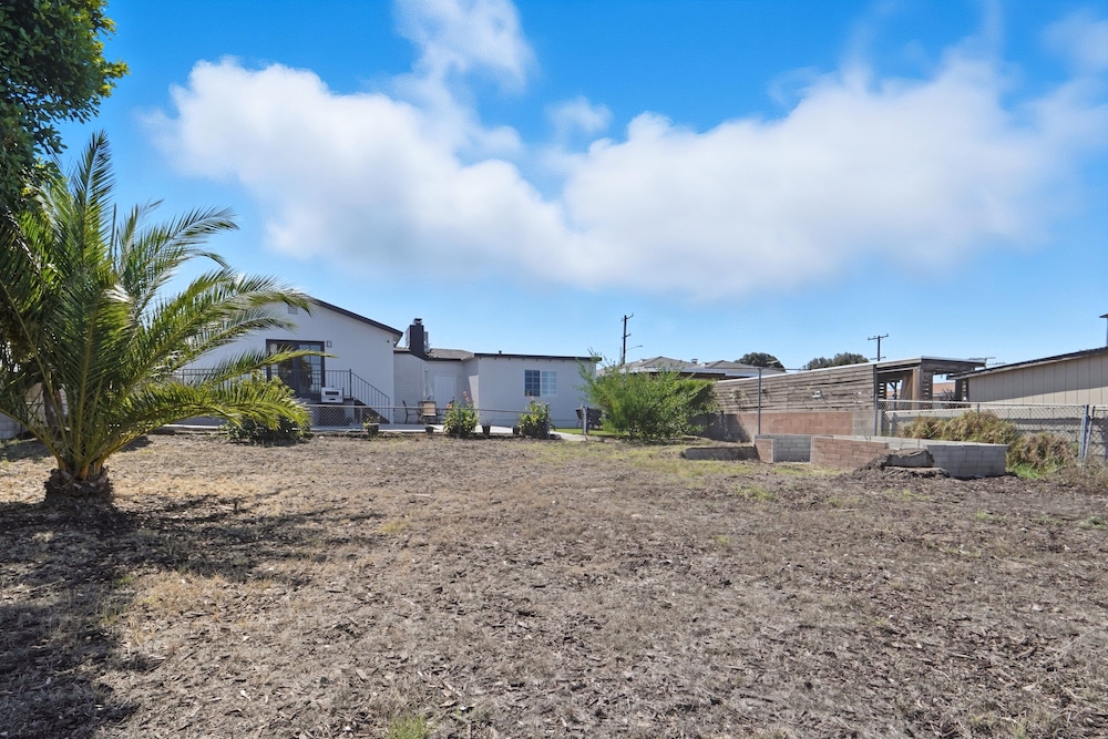 Peaceful Paradise Hills Retreat 6 Bedroom Home