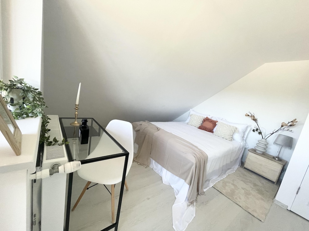 Impeccable 2-bed House in Albești view 3