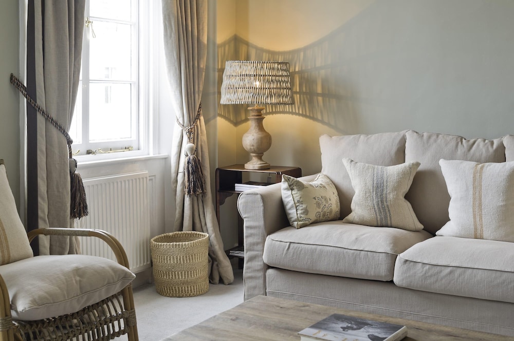 Fabulous 3 Bed Flat Chelsea