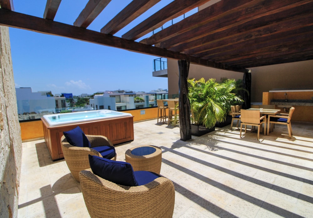 Lunada Bright Stay with Rooftop