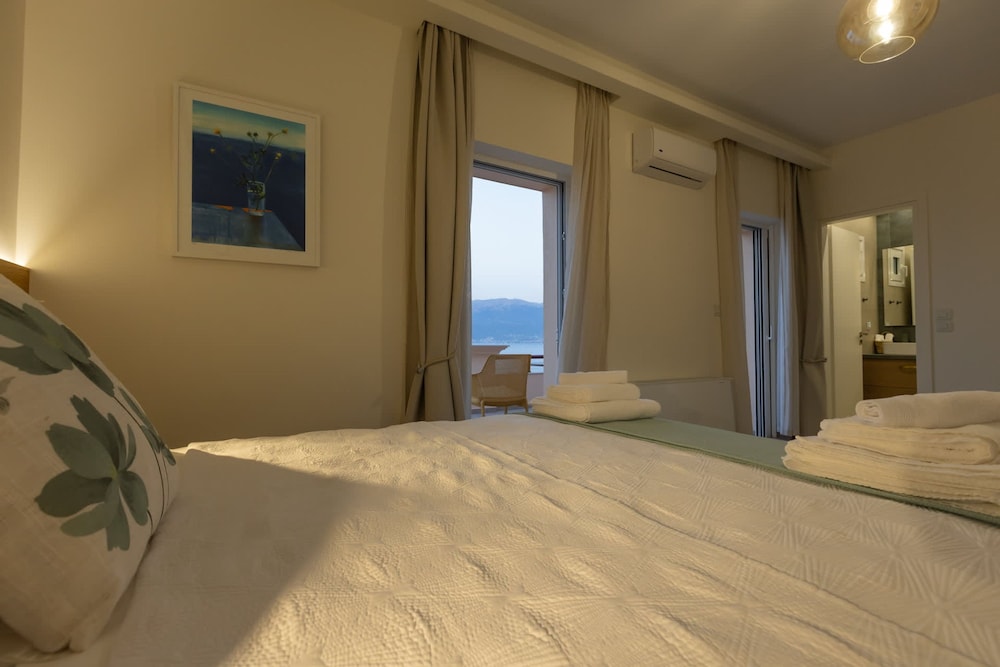 Seafront Villa Ciel With Private Pool in Nafpaktos