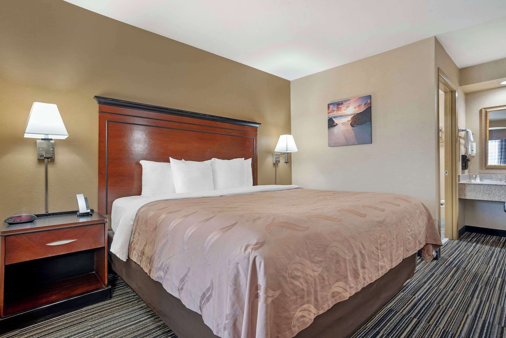 Quality Inn Brookhaven view 3