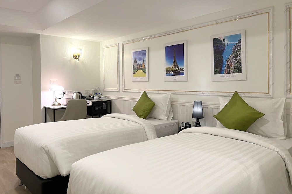 Travelier Hostel