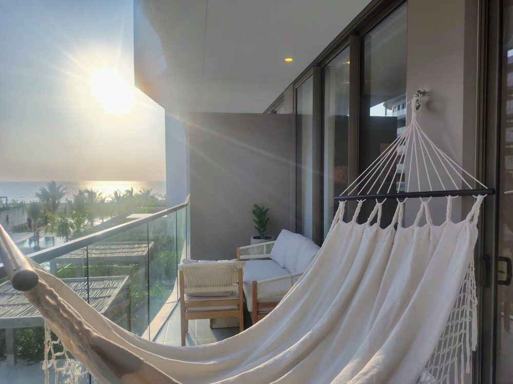 w Minimalist 1BR w Amazing View in Morros Eos