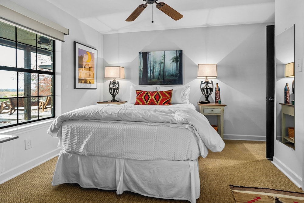 5BR Luxury Home w/ Pool & Wrap-around Porch
