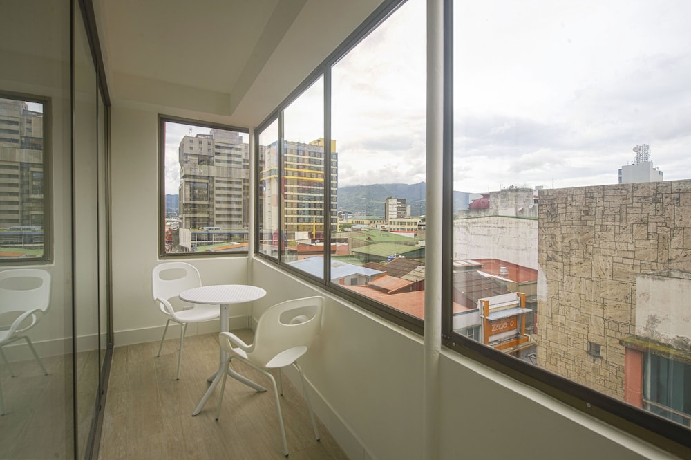 Hotel Balmoral Suites - Image 1