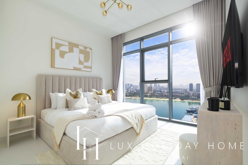 LUX The Marina Vista Beachfront Suite