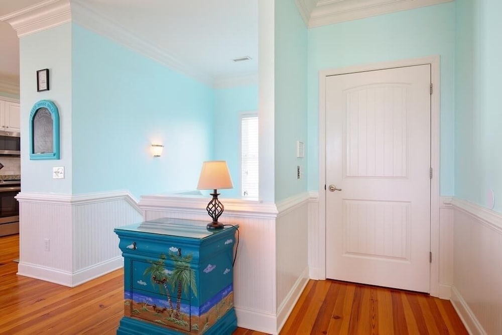 Halfway To Heaven 5 Bedroom Home by RedAwning - Property Image 3
