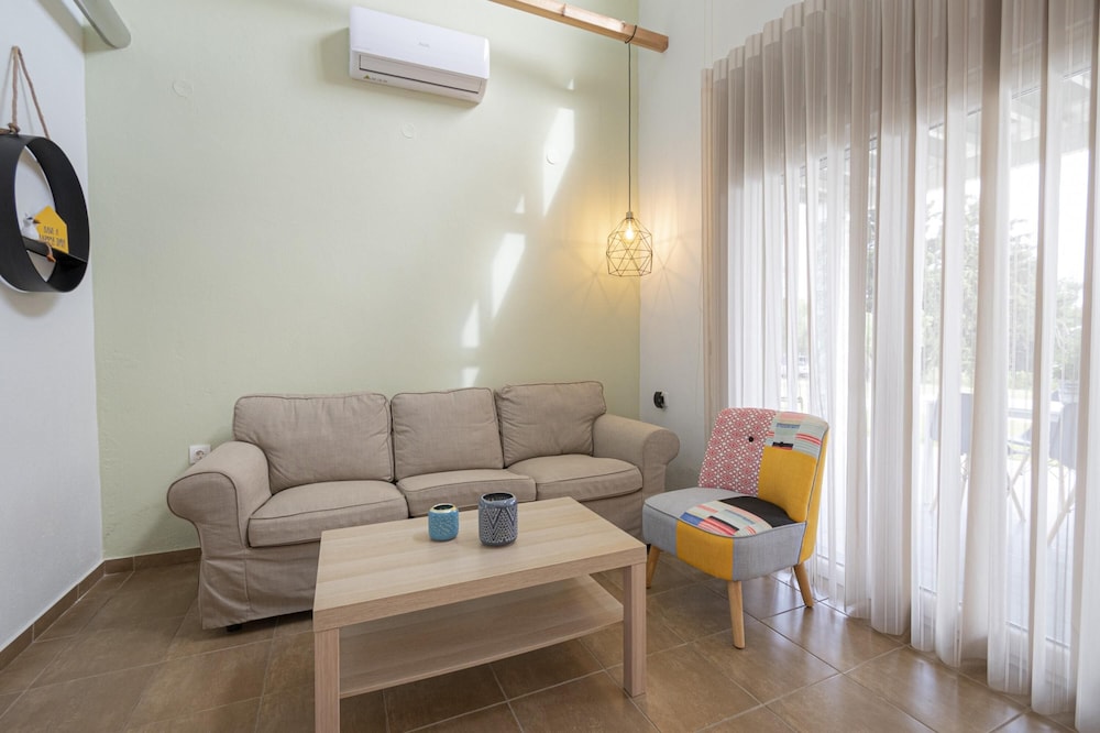 Topos Maisonette Right by Travel Pro Services view 4