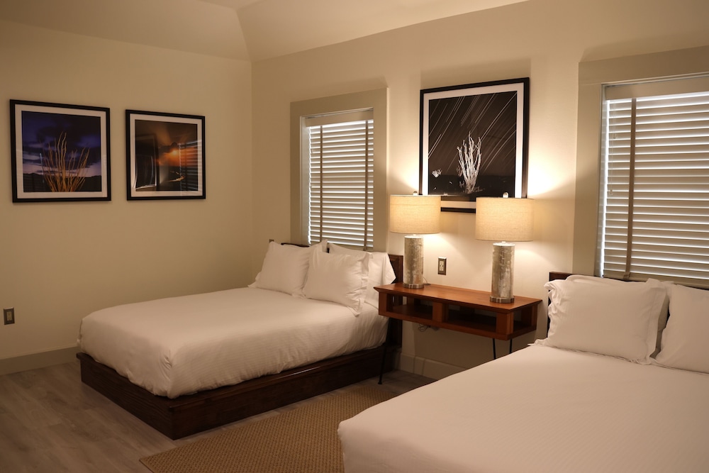The Dixie Motel Brenham view 3