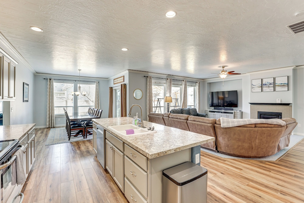 Kuna Group Getaway w/ Patio & Grill