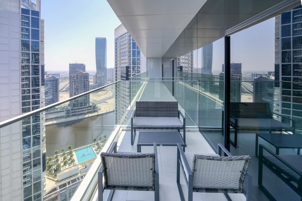 Smart and Contemporary Apt With Burj Khalifa View