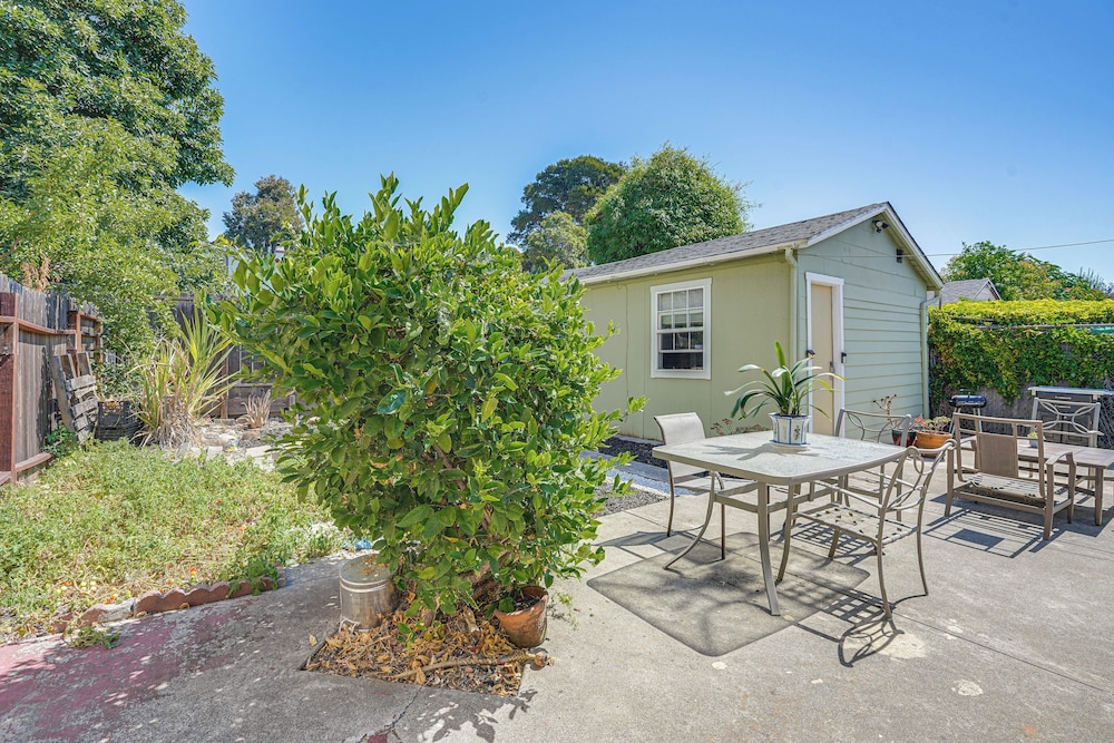 Walkable East Bay Home - 2 Mi to Bart Station