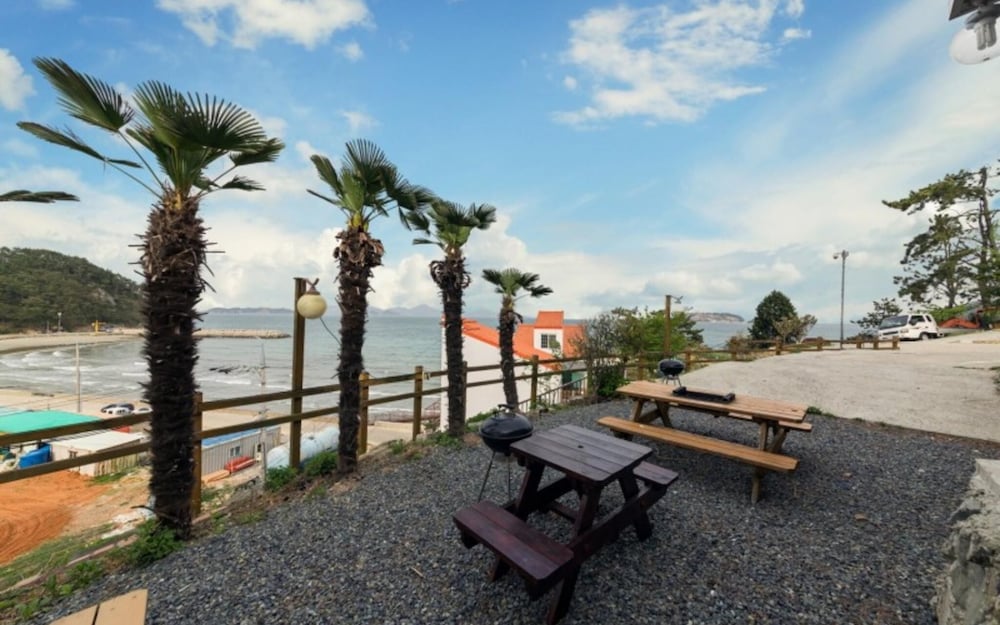 Geojedo Ocean View Dumo Mongdol Pension