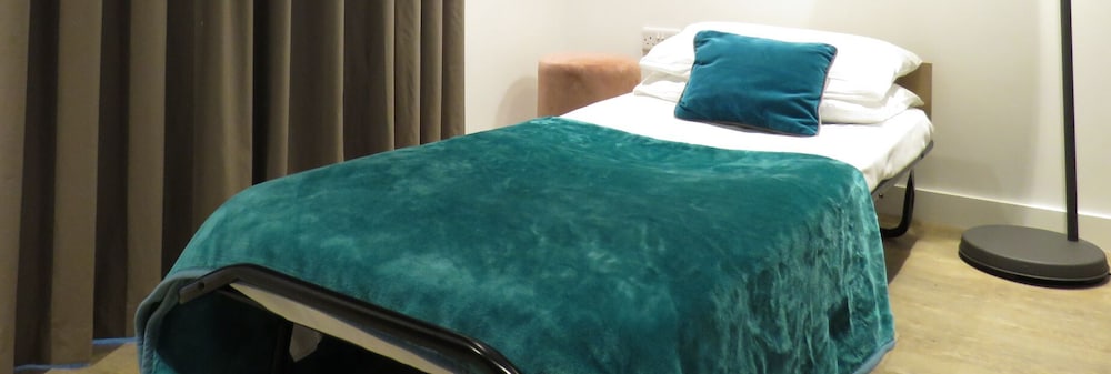 Tudors eSuites Birmingham Townhouse Private Garden Free Parking