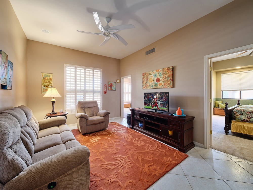 Valley View Villa - Private Pool - Hidden Bedroom