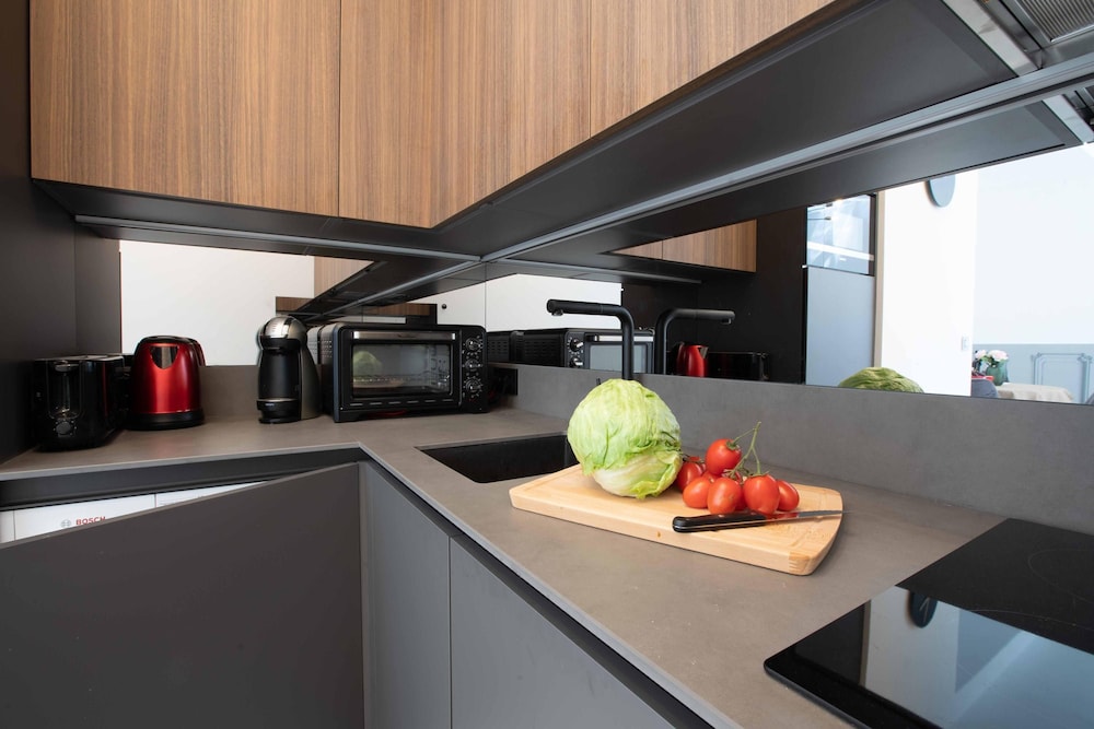 Le Magenta in Nice With 1 Bedrooms and 1 Bathrooms