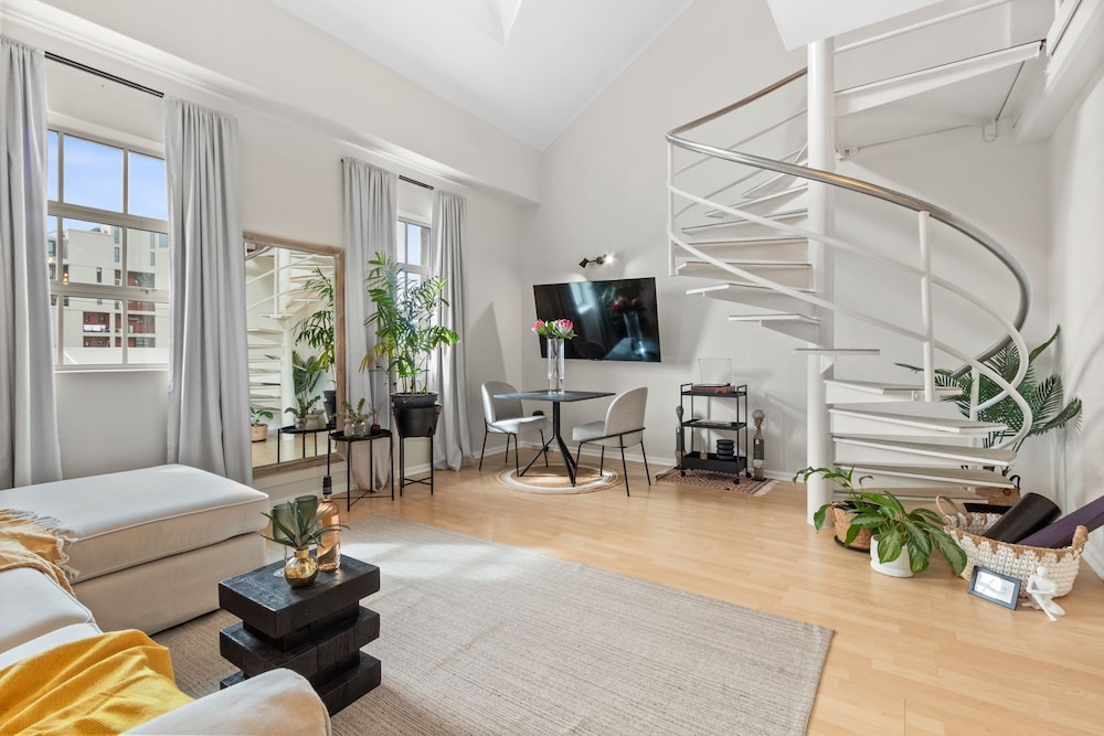 104 Hideaway Loft Studio