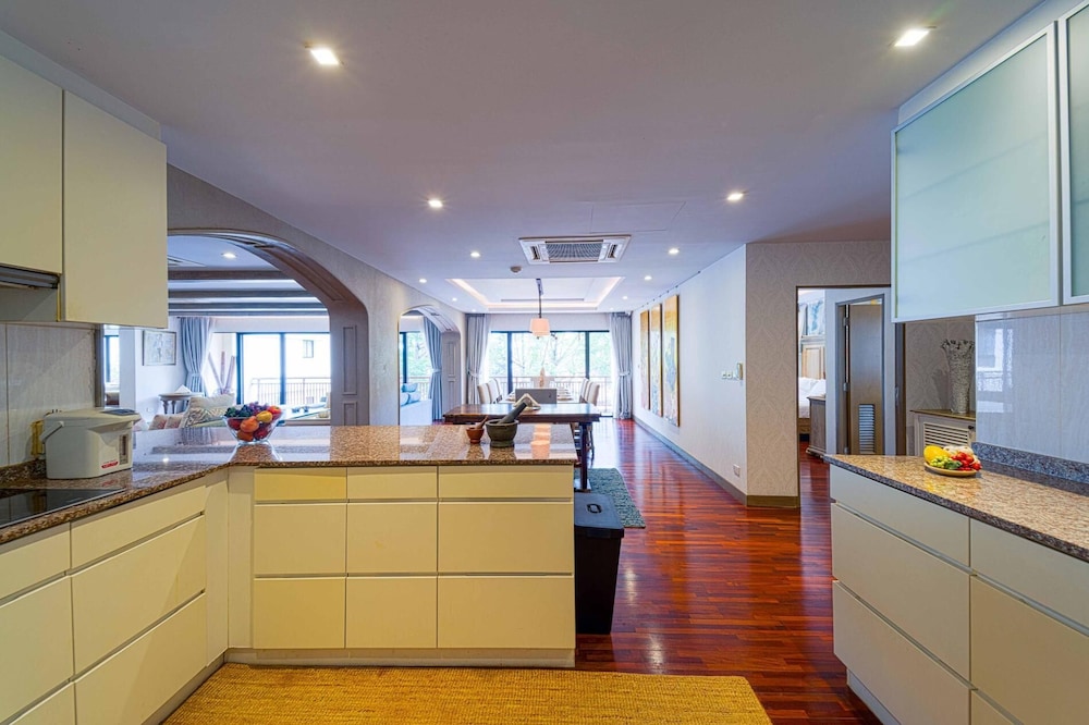 4 Bed Beachfront Condo SP43
