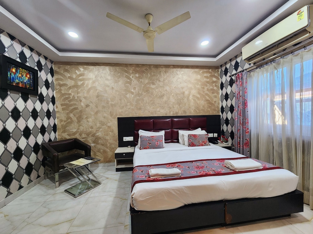 Hotel Orchid Plaza