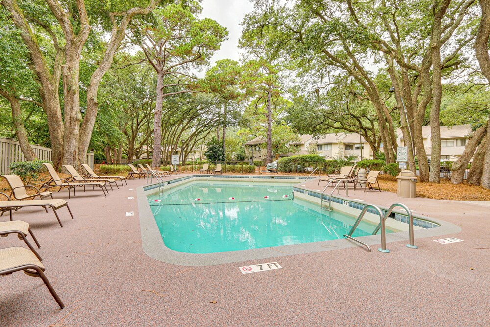 Walk to Folly Field Beach: Condo w/ Pool Access