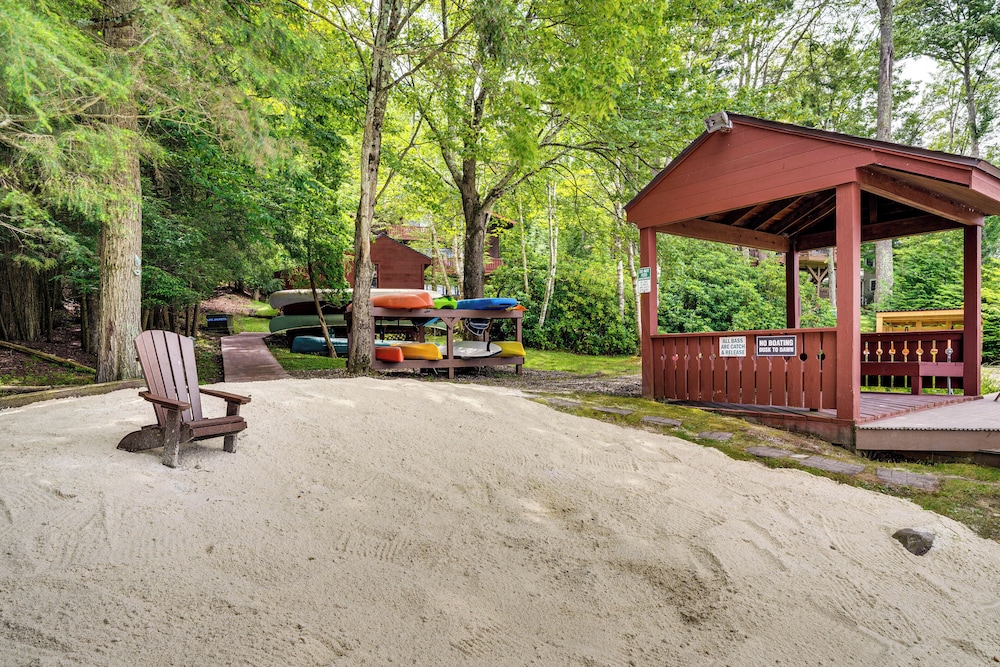 Dock & Hot Tub: Scenic Beech Mountain Lakes Gem!