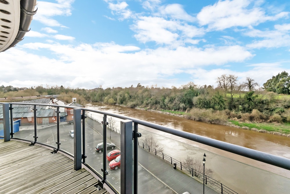 Racecourse Serviced Apartments