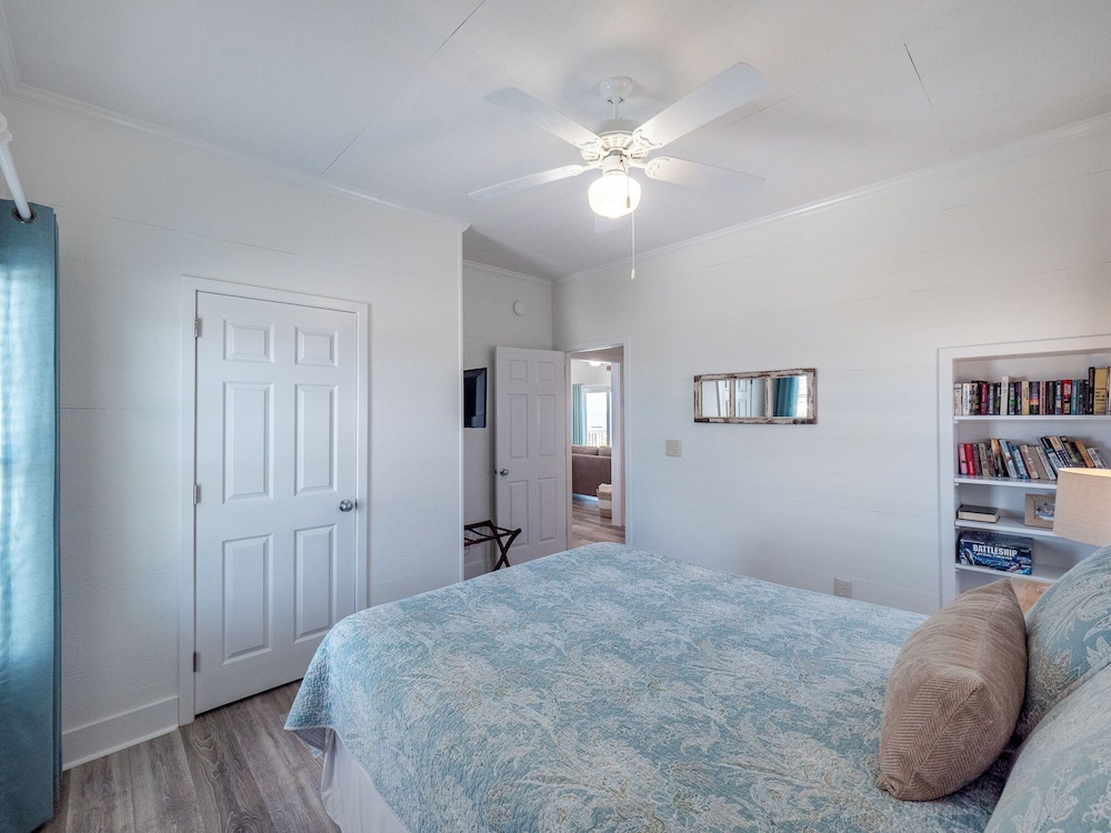 Green Dolphin by Topsail Realty