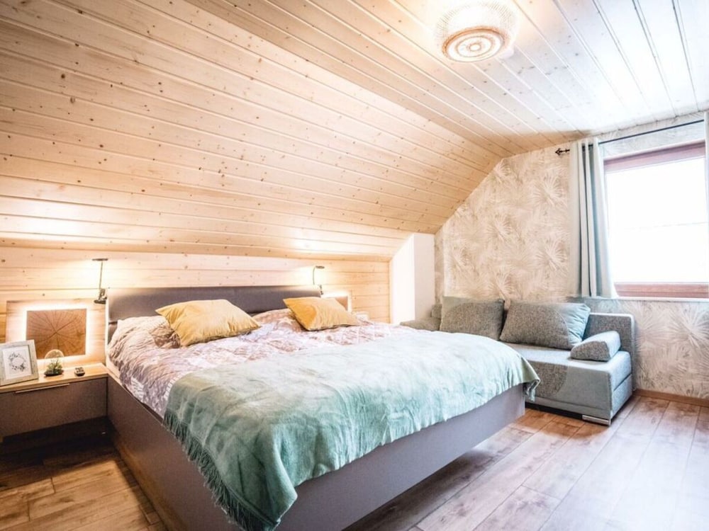 Woodland Modern Retreat