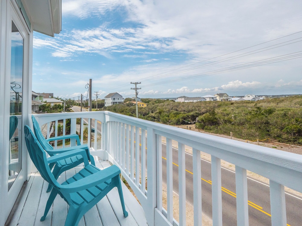 Surfside Cottage by Topsail Realty