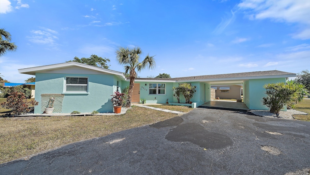 Coastal Cottage 2 Bedroom Home